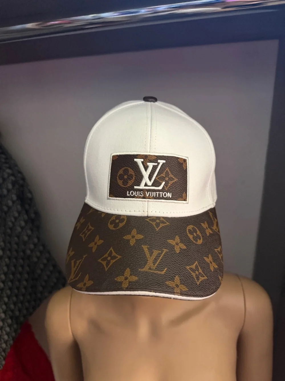Louis Vuitton White and Brown Monogram Baseball Cap - Picture 4 of 10